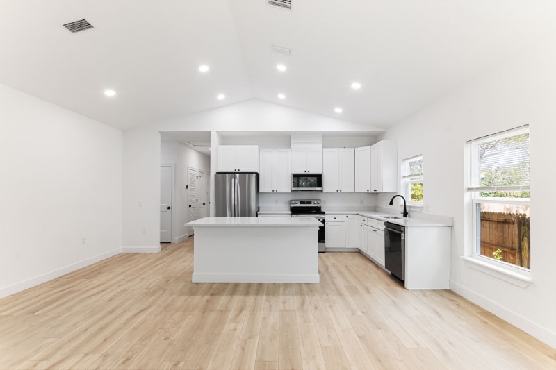 Building Photo - 858 W 12th St