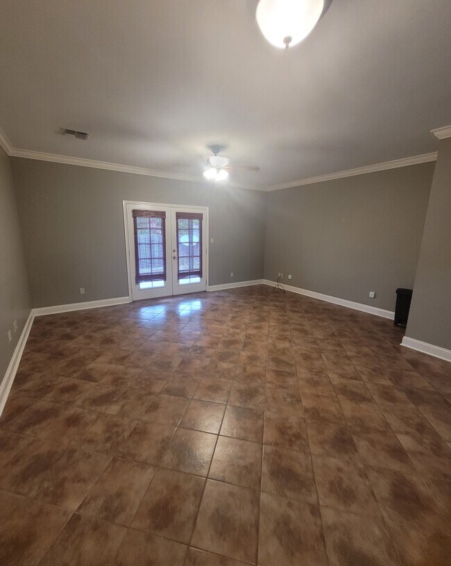 Building Photo - 8 Townhouse Cv