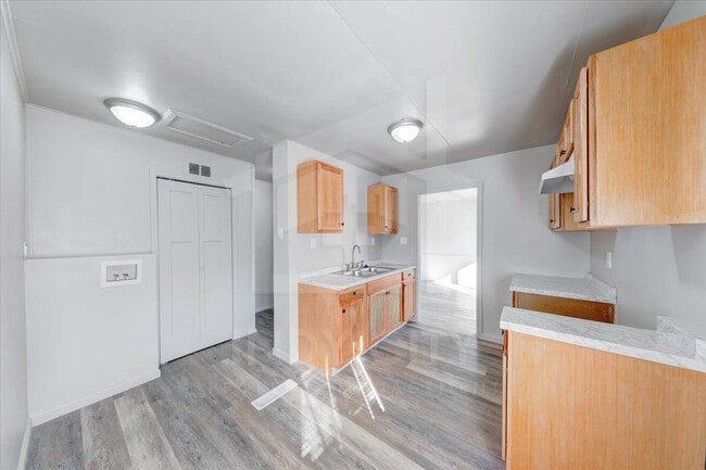 Building Photo - 7357 Evanston Ave