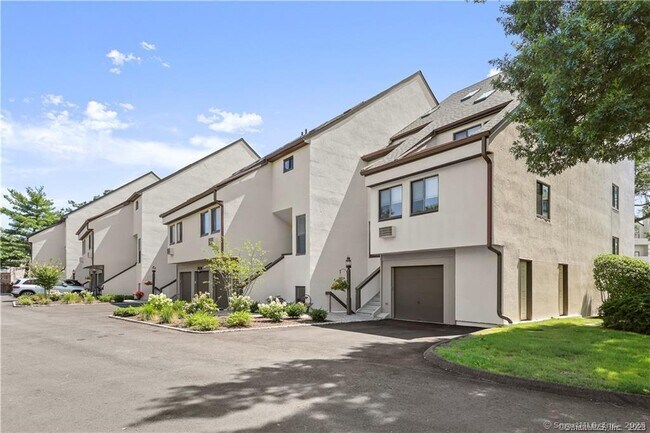 Building Photo - 79 Harbor Dr