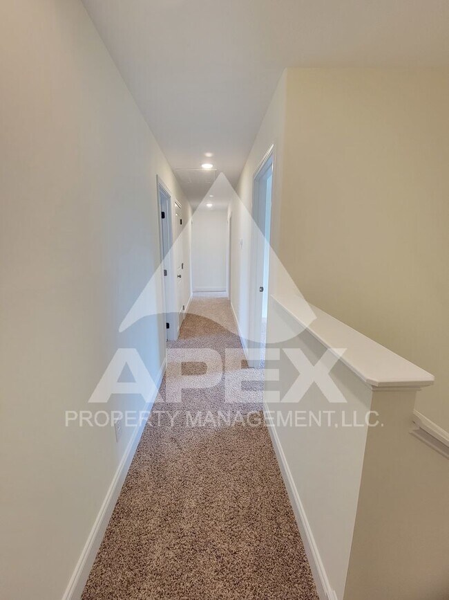 Building Photo - Beautiful  4 Bd 2.5 Ba Single Family home ...