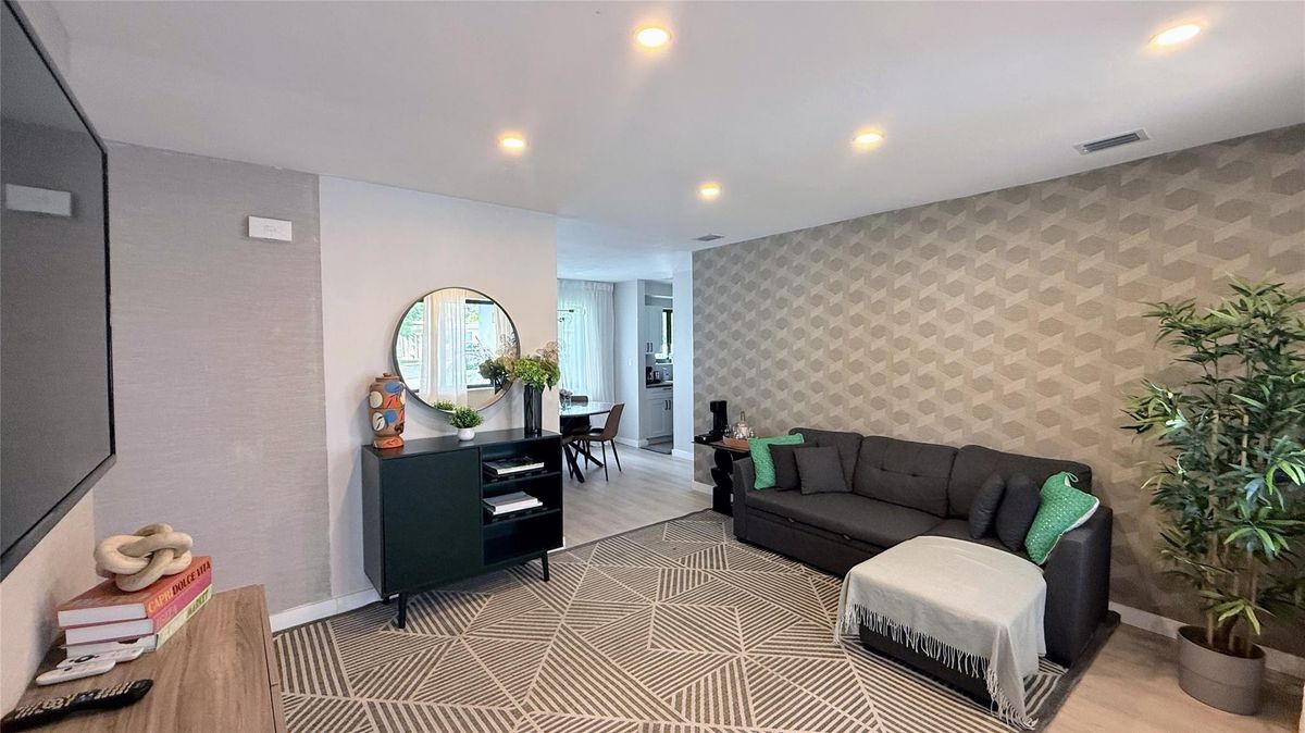 Building Photo - 433 NW 15th Way