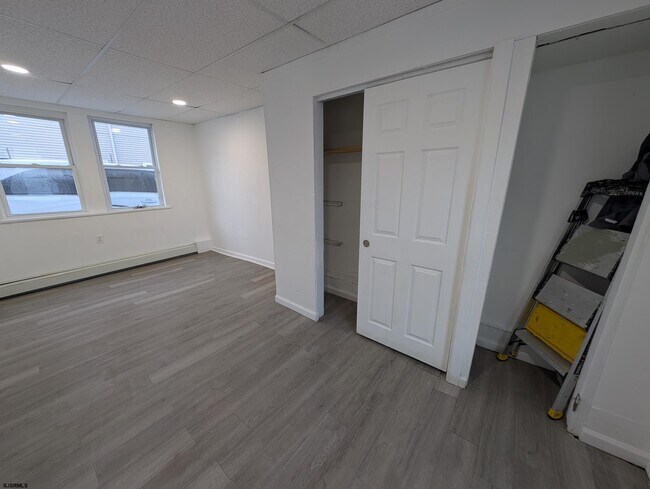 Building Photo - 20 S Bellevue Ave