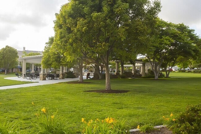 Building Photo - 3 Br SanElijoTownhome 2 car garage Granite...