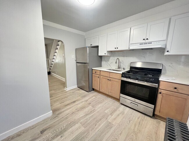 Building Photo - Remodeled 3b/1.5b House. Section 8 ONLY!