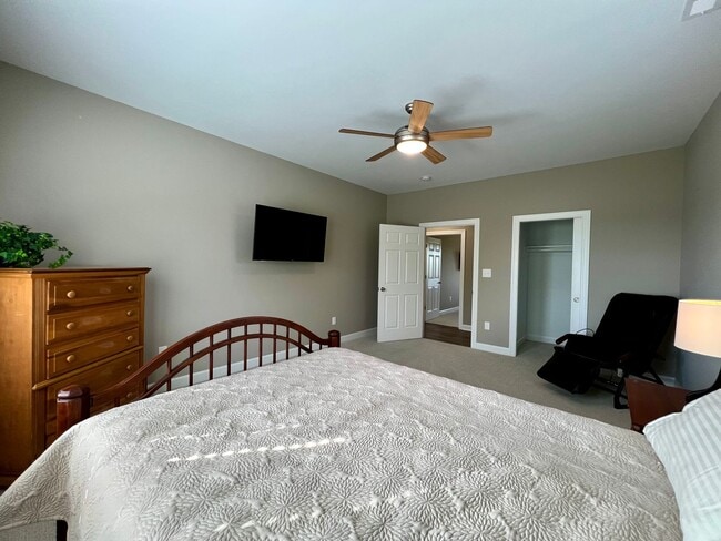 Building Photo - Adorable Waterfront/Fully Furnished/All In...