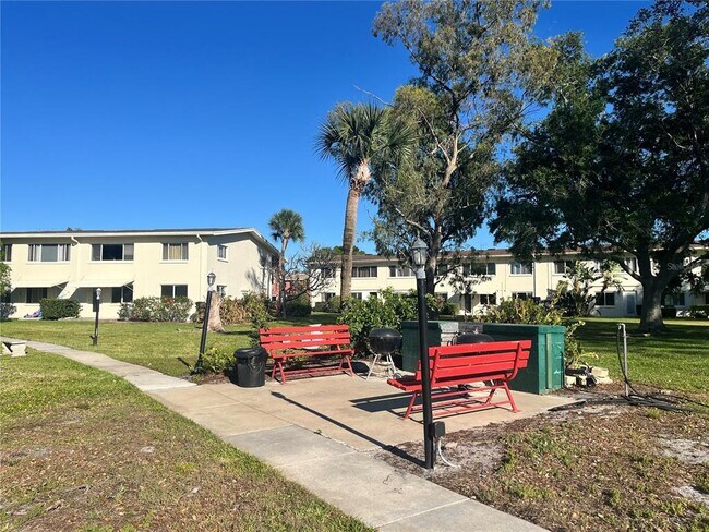 Building Photo - 4550 Overlook Dr NE