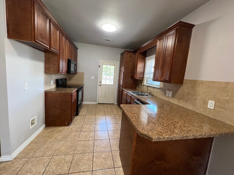 Building Photo - 906 Parkplace Ridge