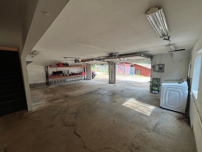 Building Photo - 16520 Prospect Pl