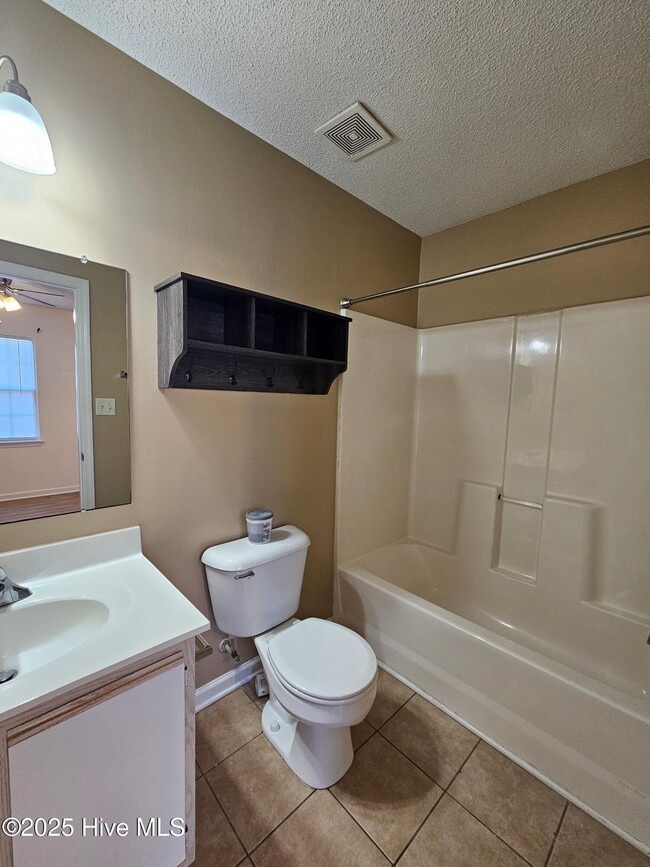 Building Photo - 1202 Pueblo Dr