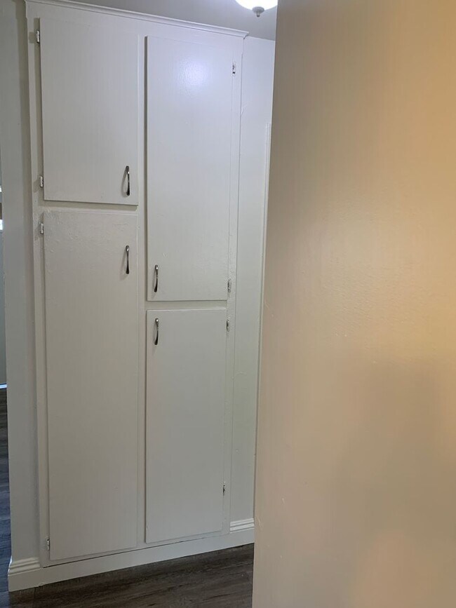 Building Photo - For Lease: 2 Bed / 1 Bath Upstairs Duplex – Ventura, CA