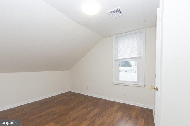 Building Photo - 431 Main St