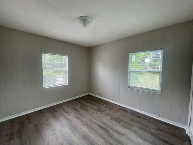 Building Photo - 1145 Edgemoor Ave