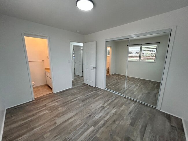 Building Photo - 2601