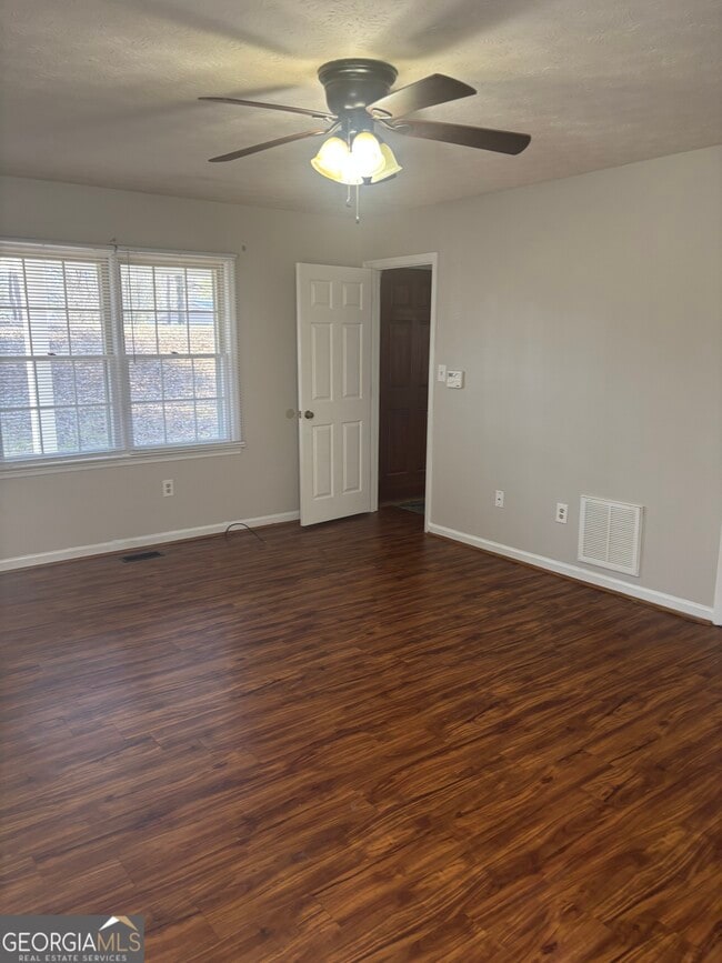 Building Photo - 256 Frederick Dr