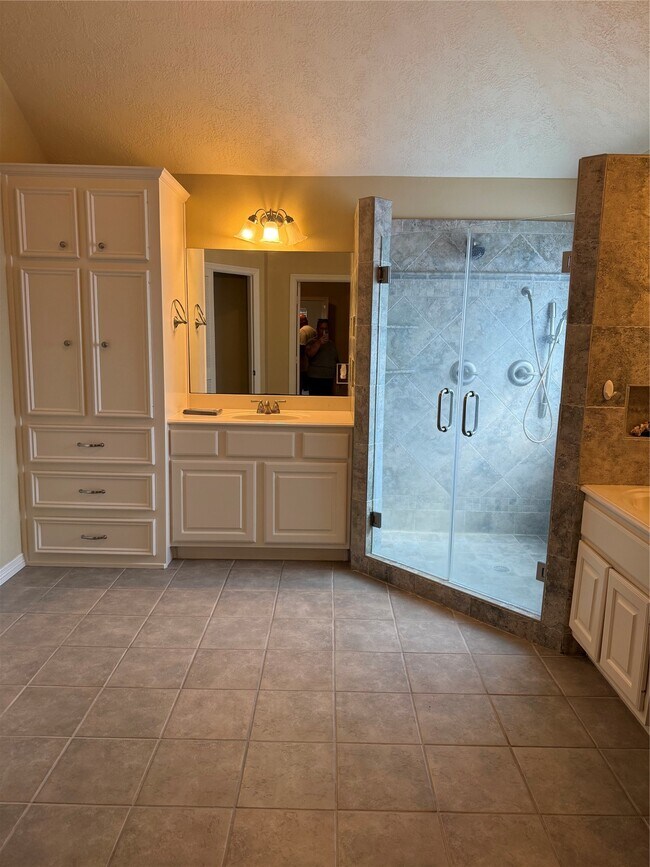 Building Photo - 10522 Torrey Pines Dr