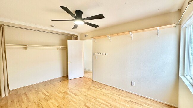 Building Photo - Spacious Two-Story Home with Three-Car Att...