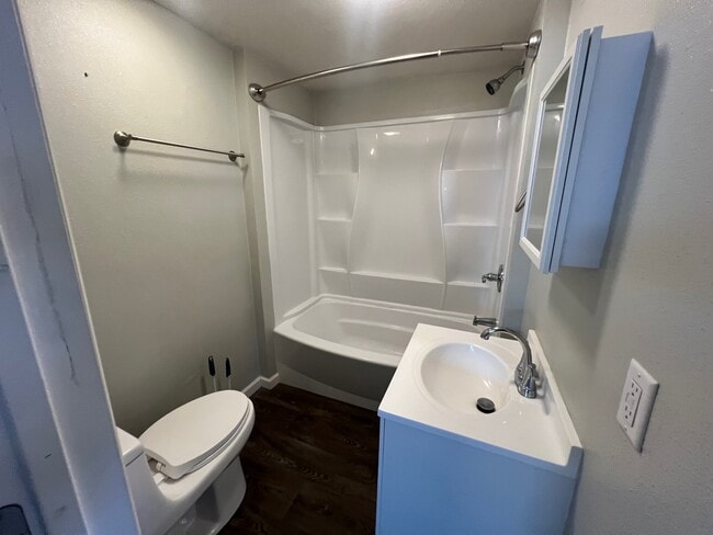 Building Photo - 1138 W 11th St