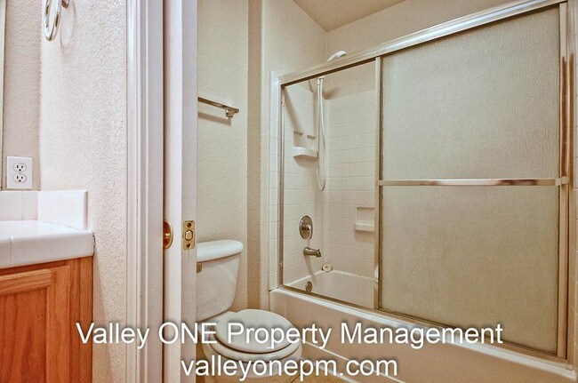 Building Photo - 1120 E Monte Vista Ave, Turlock, CA 95382