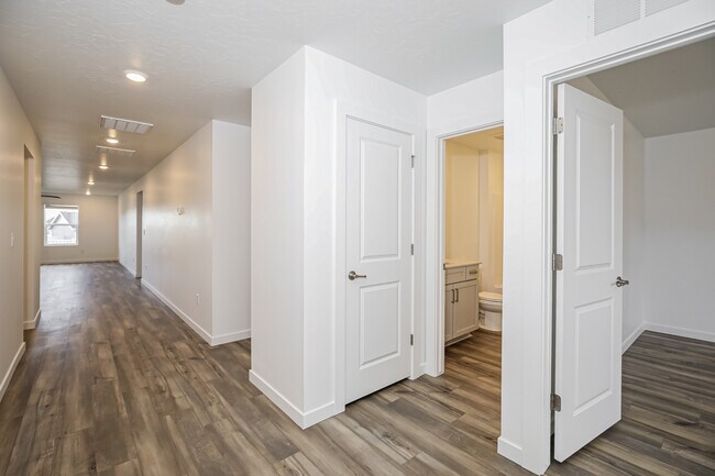 Building Photo - 15206 Nimbus Way