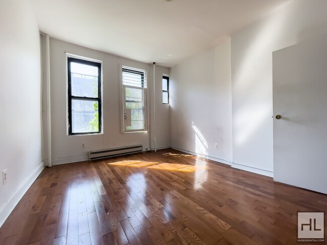 Building Photo - Bushwick Brooklyn / Spacious 2-Bed 1-Bath ...