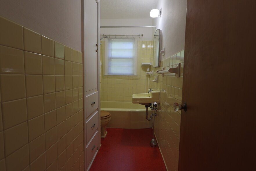 Vintage bathroom with built in - 2623 Terrace Rd