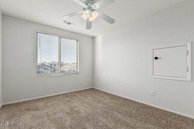 Building Photo - 3051 E Millbrae Ln