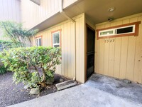 Building Photo - 1 Bedroom Condo For Rent