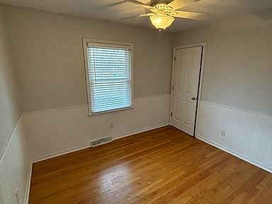 Building Photo - 3564 Camelot Dr