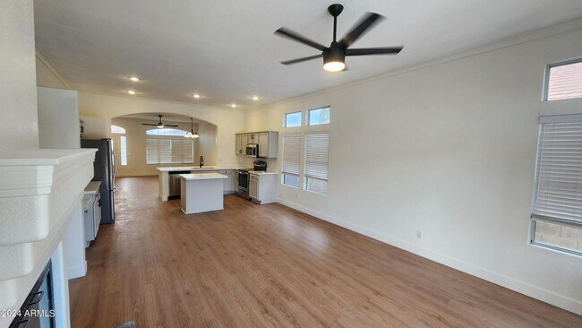 Building Photo - 2050 W Boulder Ct