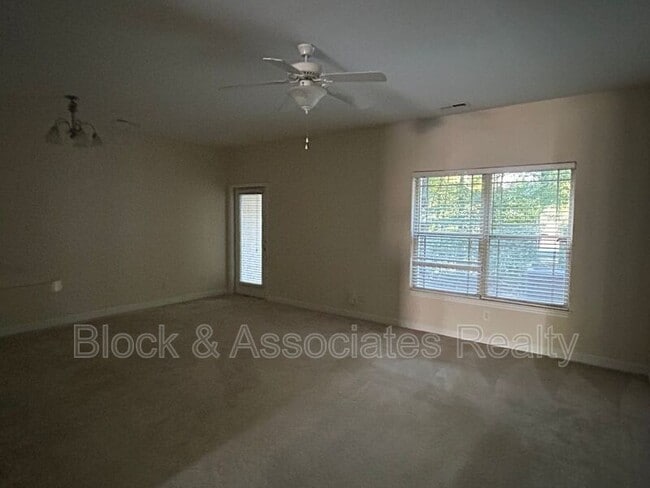 Building Photo - 45 Four Farms Cir