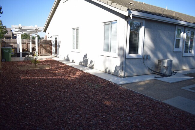 Building Photo - 607 Stoneygate Ct