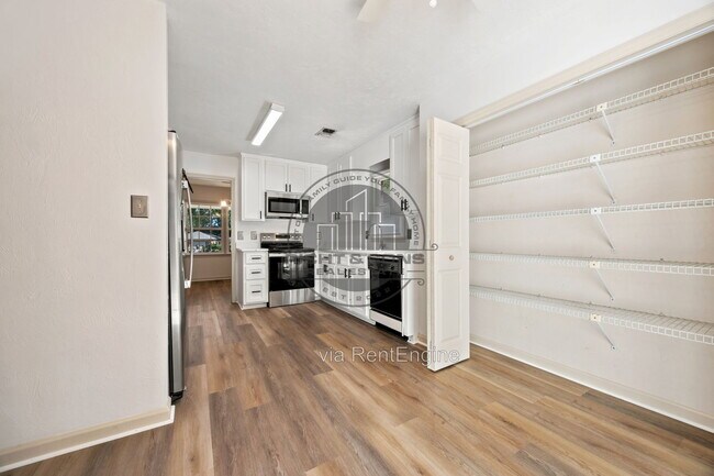 Building Photo - 3301 Lemoyne Ct