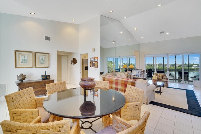 Building Photo - 2703 Captains Way