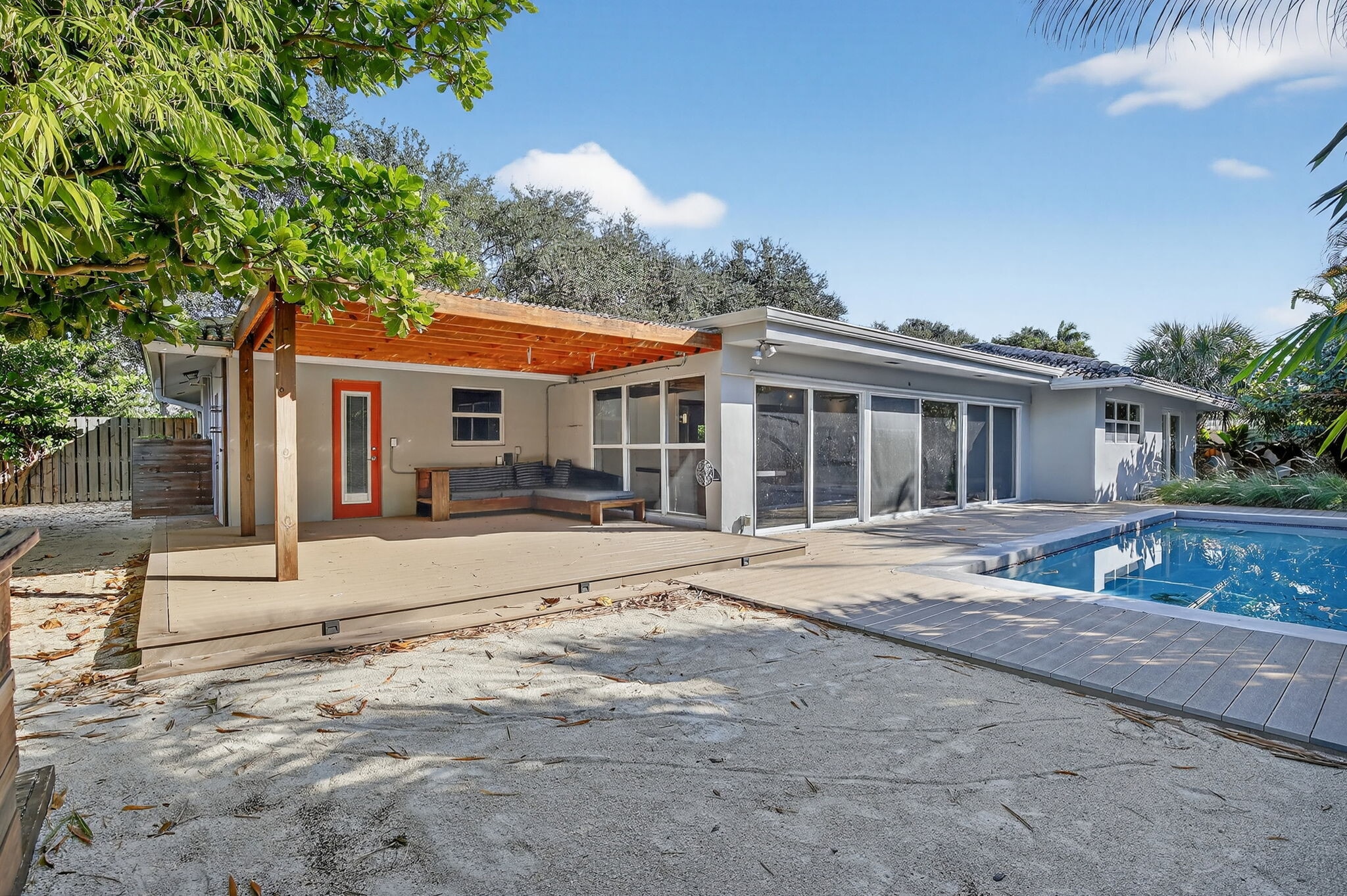 Building Photo - 2740 NE 34th St