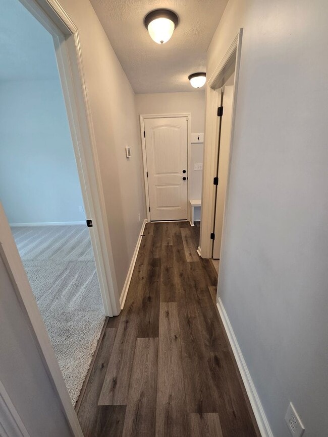 Building Photo - 542 Jensen Ln