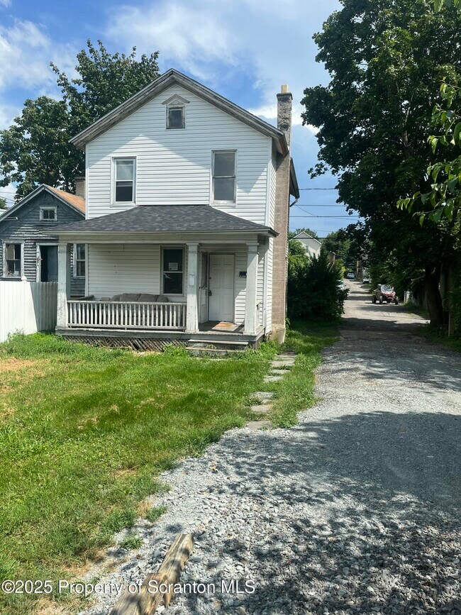Building Photo - 1015 Prospect Ave