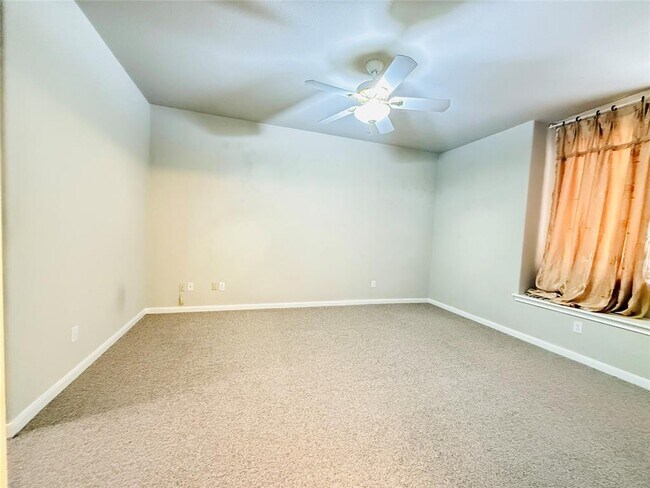 Building Photo - 2100 Pipers Field Dr