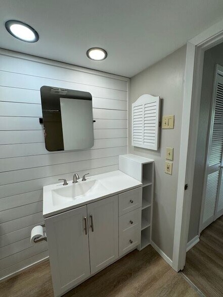 Building Photo - 221 Lanai Vlg