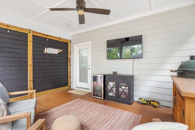 Building Photo - 3 Bedroom Inglewood Home