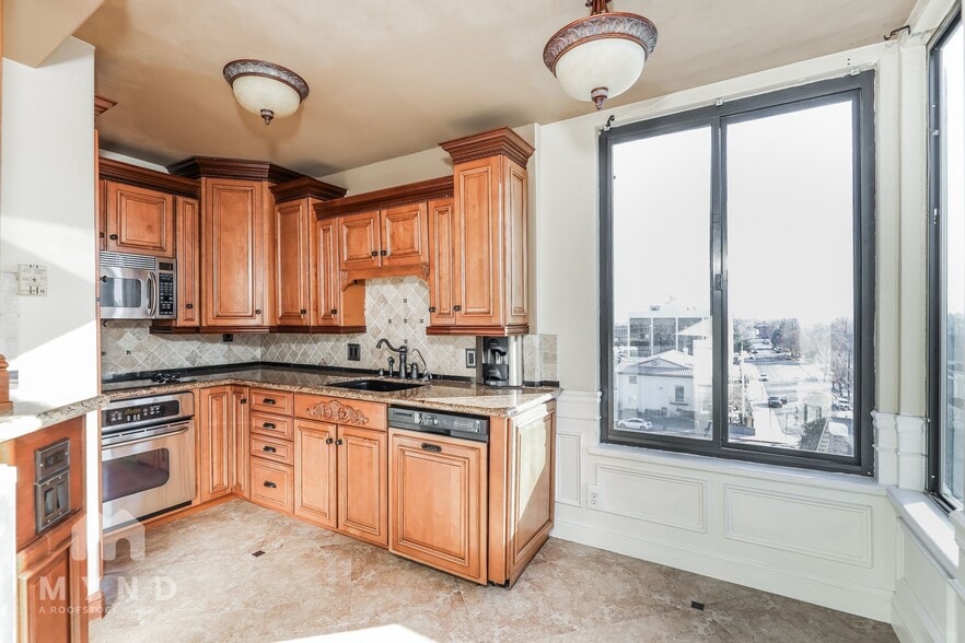 Building Photo - 280 Island Ave