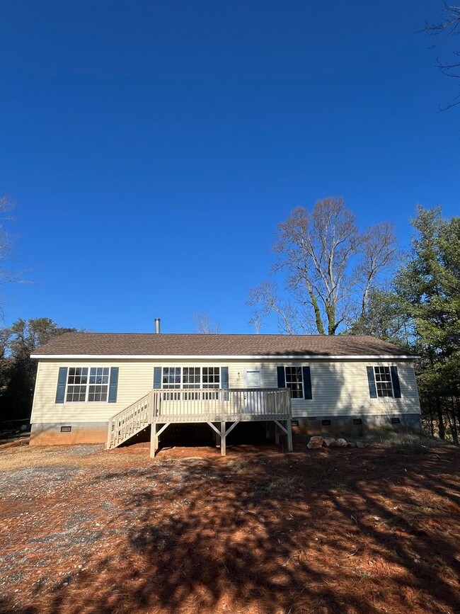 Building Photo - 3 Bed 2 Bath on Wooded lot