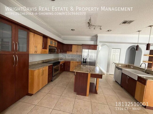 Building Photo - 1314 Ct-West
