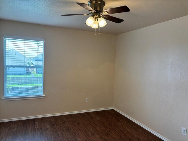 Building Photo - 12840 St Mary Dr