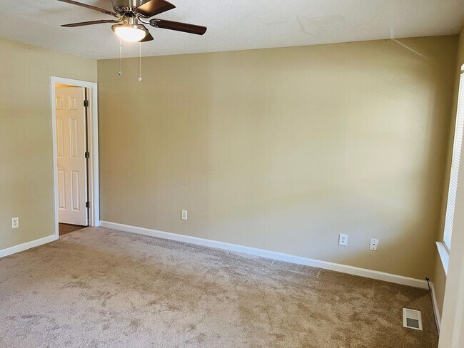 Building Photo - Charming 3 bed, 2 full bath home in Villa Rica!