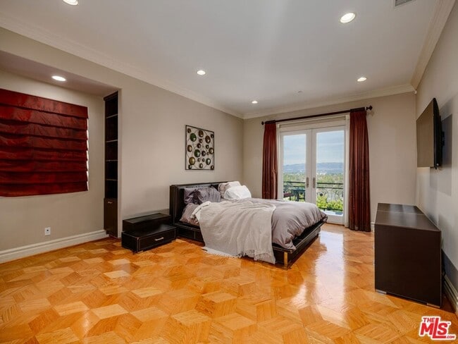 Building Photo - 18047 Karen Dr