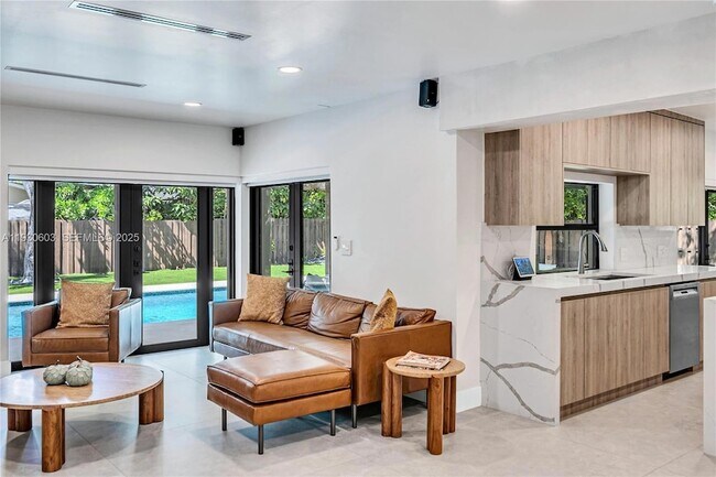 Building Photo - 11340 SW 74th Ct