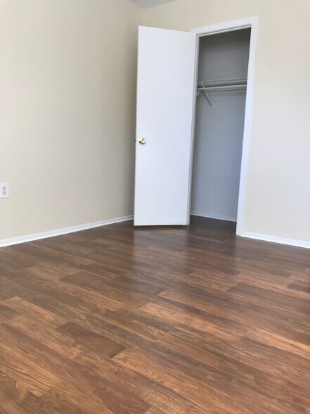 Building Photo - 1113 Vincent Rd