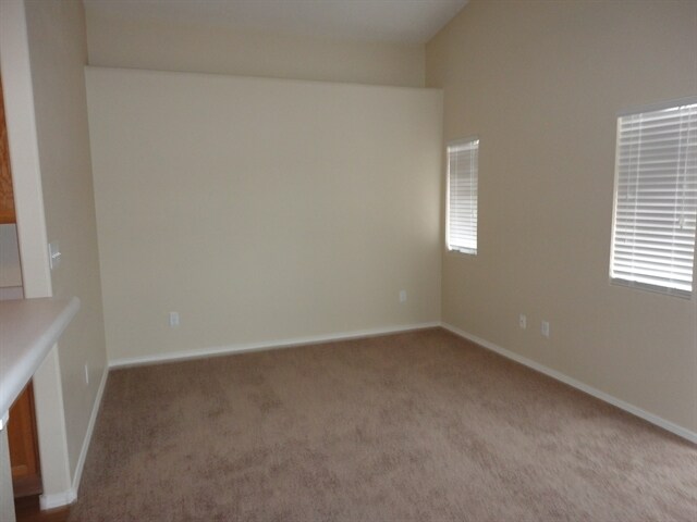 Building Photo - 6301 Vaughn Dr NE