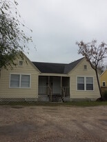 Building Photo - 3143 Magnoila, Unit b